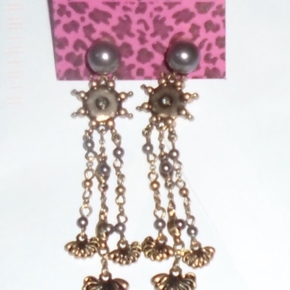 Long Dangling pendant Earrings w/Faux pearls 3" Long Earrings - Betsey Johnson - Picture 3 of 7